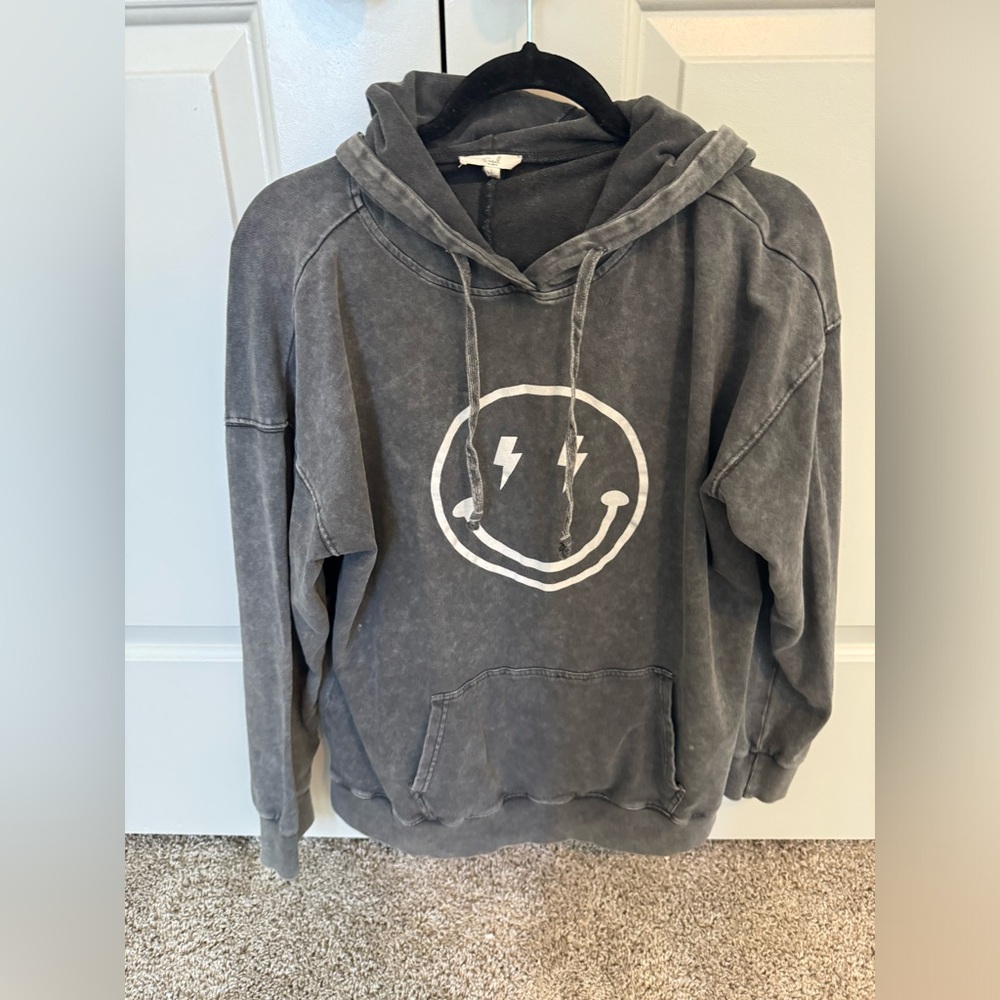Easel Large Happy Face Lightning Hoodie. ⚡️💗